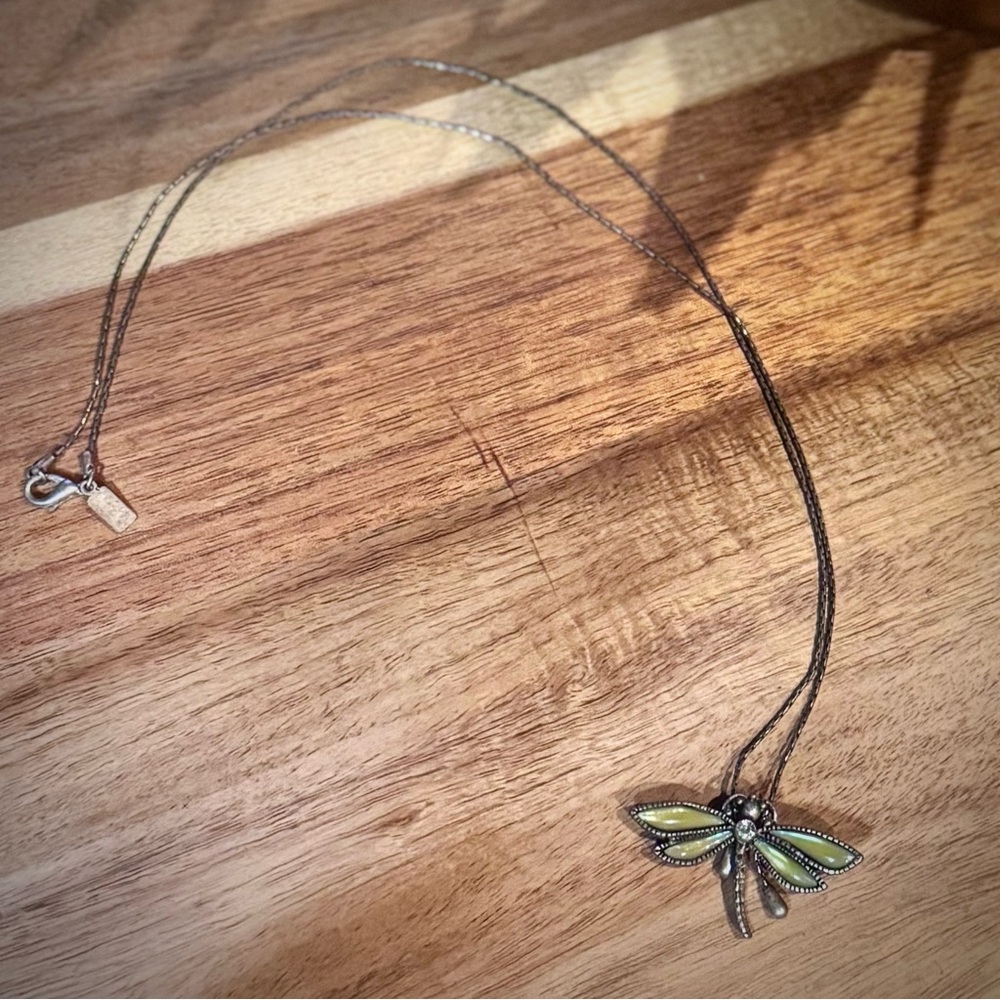 1928 Elegant Silver and Light Green Adjustable Length Dragonfly Pendant Necklace